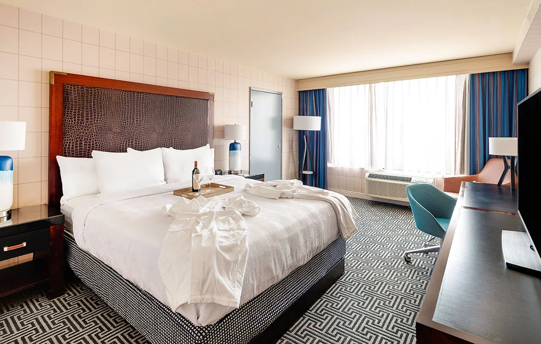 One king bed at Hotel Lulu